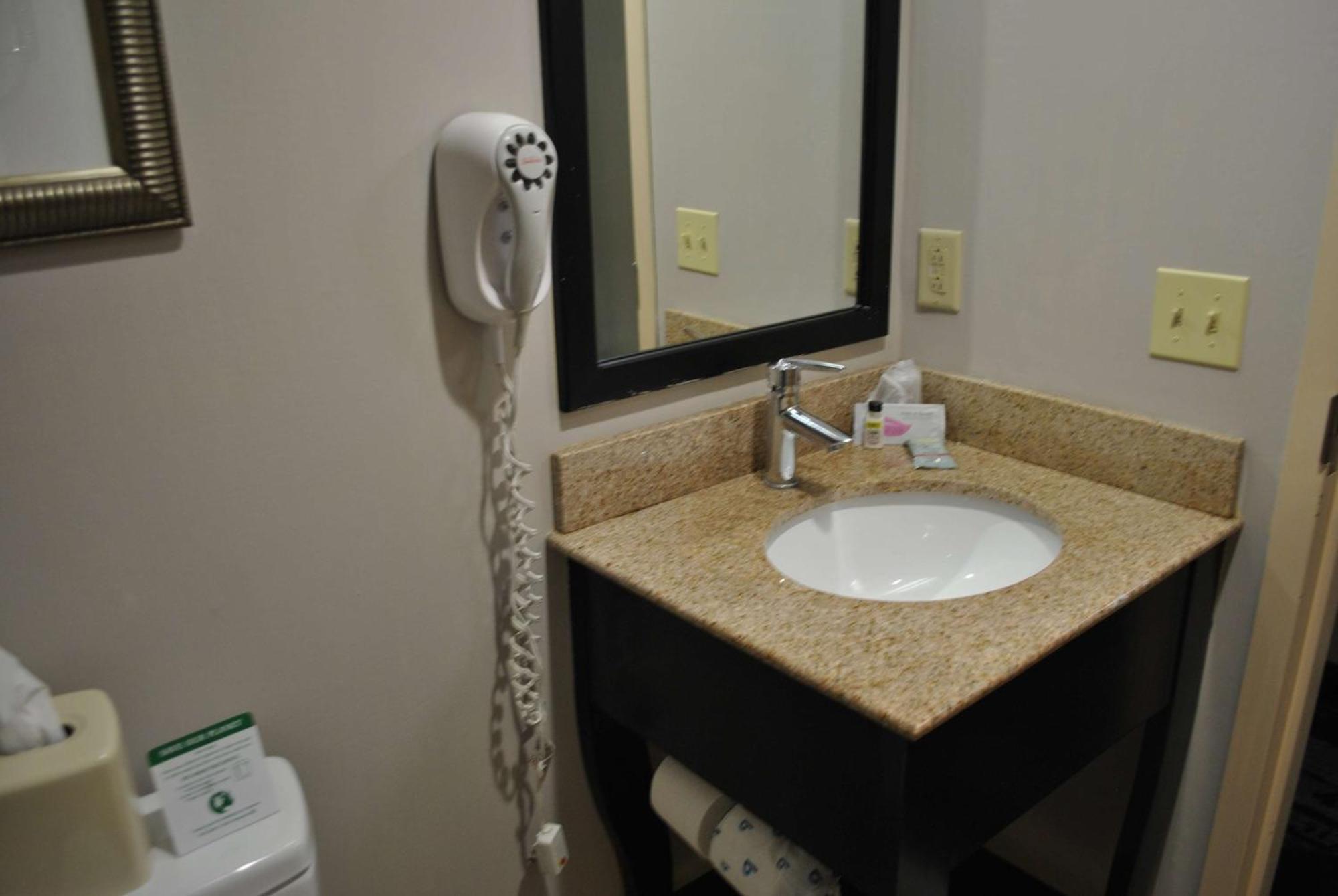 Best Western Owego Inn מראה חיצוני תמונה